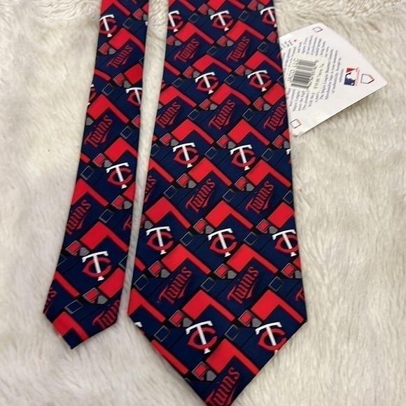 Minnesota Twins MLB 100% Silk Neck Tie Red White & Blue All Over Logo NWT - Picture 2 of 5